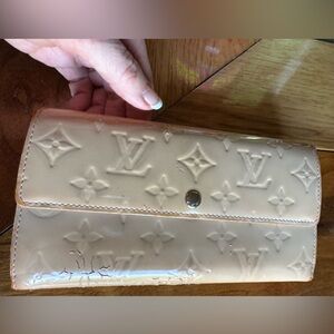 Louis Vuitton Project Sarah Long Monogram Cream Vernis Wallet W/ COA